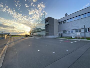 Say hello to: Büro- & Produktionsimmobilie, 90765 Fürth, Halle