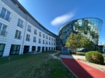 Europaallee 1 (11) - Say hello to: Großzügige Büro und Praxisflächen in ehemaliger Klinik