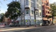 Titelbild online - Say hello to: Eckladen mit viel Schaufensterfront in bester Lage auf der Limmerstraße
