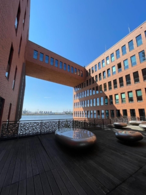 Say hello to: Holzhafen Hamburg- Arbeiten und Wohnen an der Elbe, 22767 Hamburg, Bürohaus