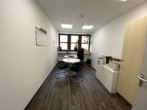 Bürofläche - Say hello to: Büro mitten in der Fußgängerzone mit sonnigem Balkon