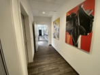 Flur - Say hello to: Büro mitten in der Fußgängerzone mit sonnigem Balkon